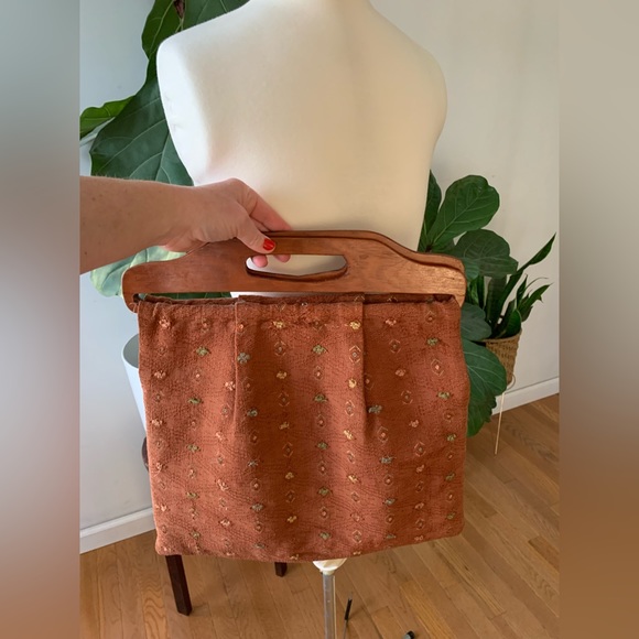 Beautiful 70’s Vintage Handmade purse embroidered cloth wooden handles - Picture 2 of 9